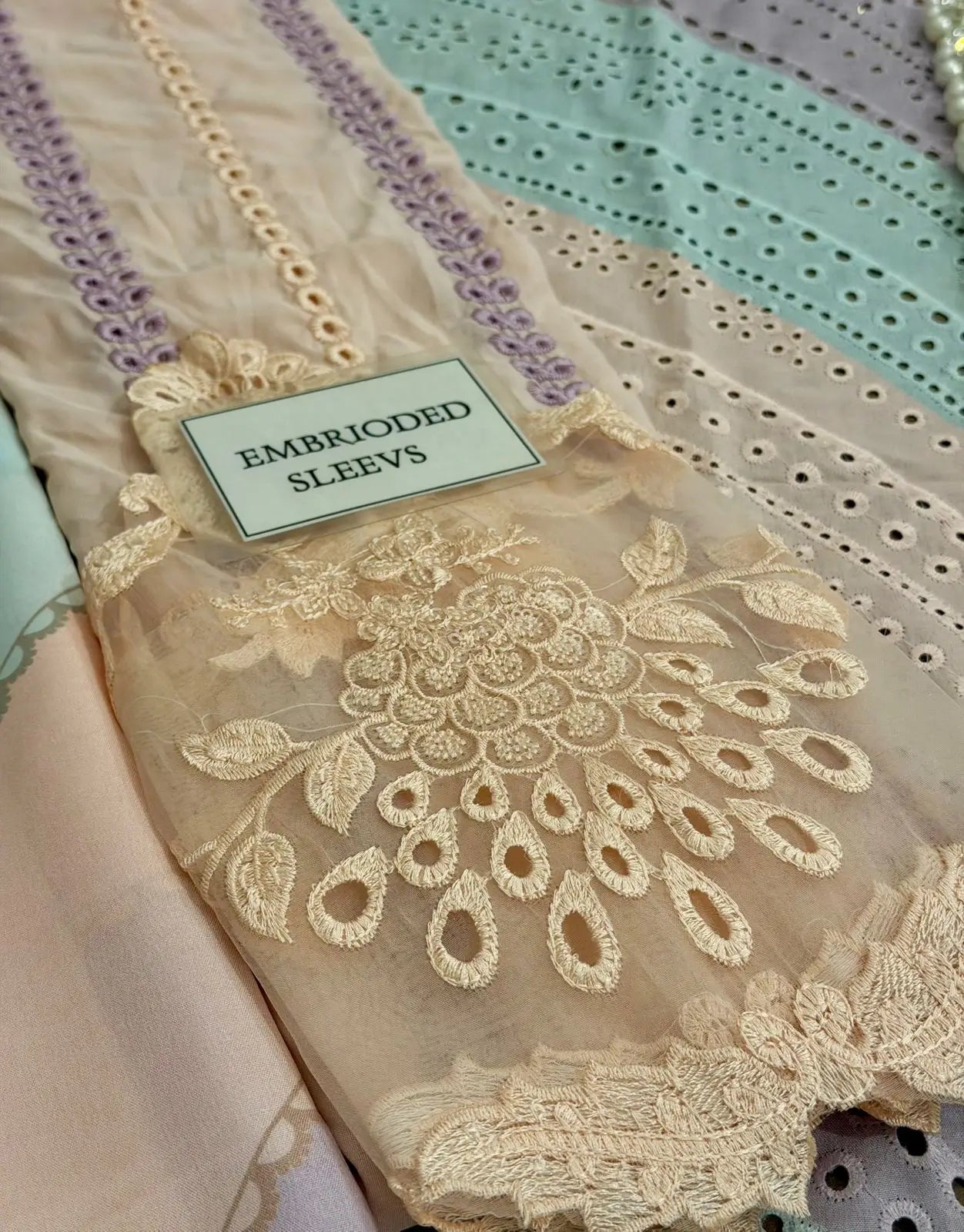 MARIA B ⏐ EMBROIDERED WORK ⏐ SWISS LAWN ⏐ DIGITAL PRINTED ⏐ CODE 3190
