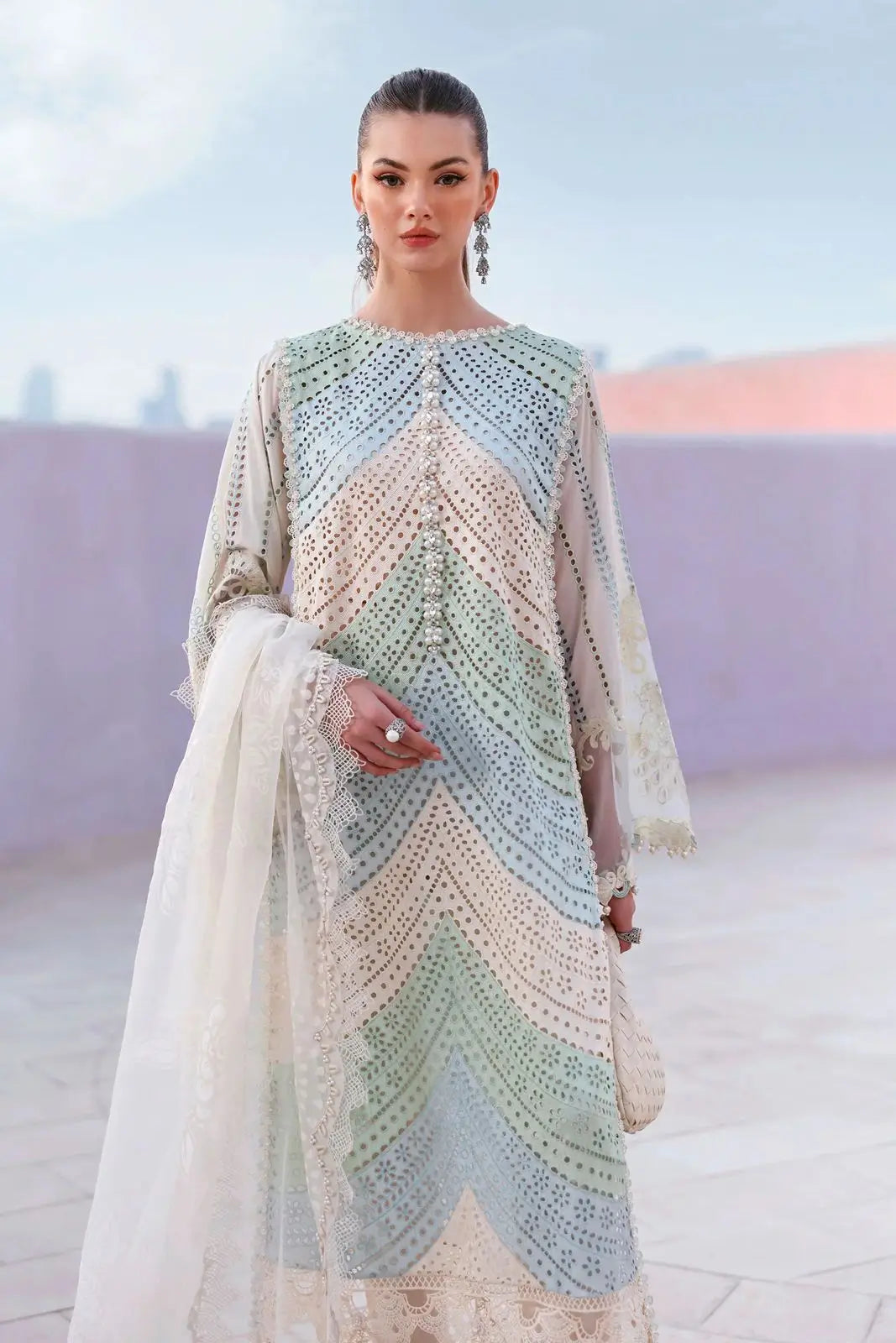 MARIA B ⏐ EMBROIDERED WORK ⏐ SWISS LAWN ⏐ DIGITAL PRINTED ⏐ CODE 3180
